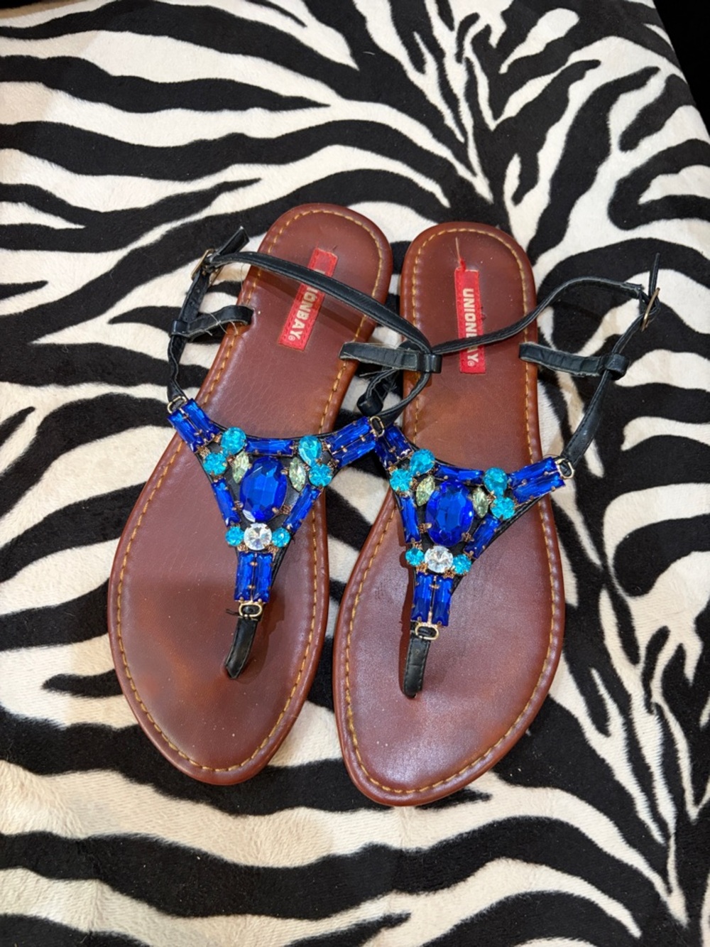 UNIONBAY Caprice Sandals with Blue Gem T-Strap Size 9.5